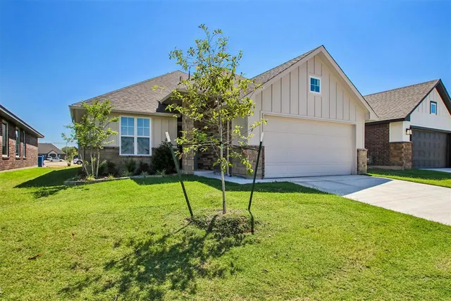 Photo 2 — 13924 Mondello Lane, Oklahoma City, OK 73170