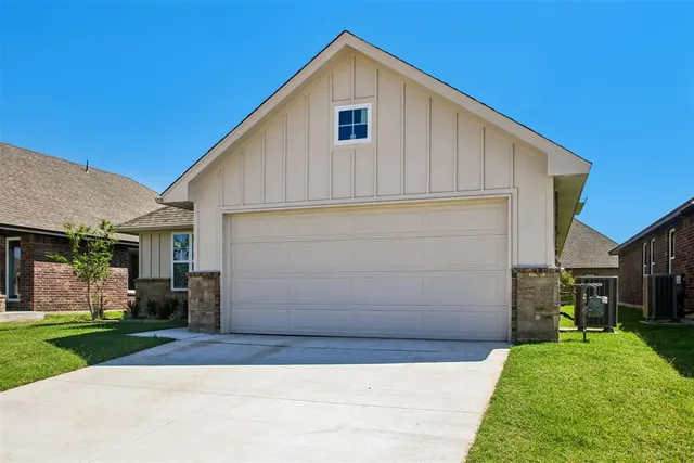 Photo 3 — 13924 Mondello Lane, Oklahoma City, OK 73170