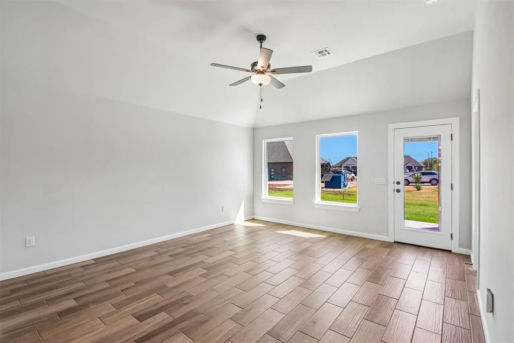 Photo 6 — 13924 Mondello Lane, Oklahoma City, OK 73170