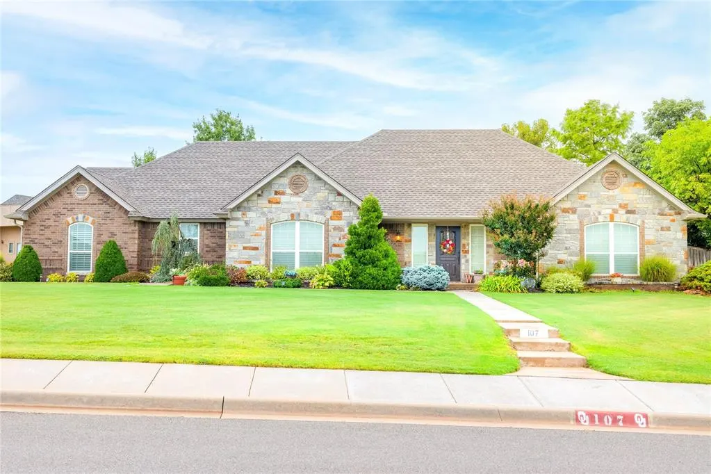 Front exterior — 107 Clubhouse Drive, Elk City, OK 73644