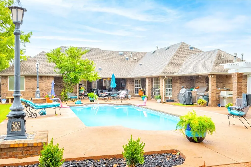 Photo 5 — 107 Clubhouse Drive, Elk City, OK 73644