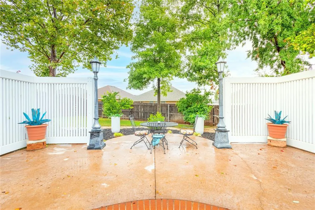 Photo 8 — 107 Clubhouse Drive, Elk City, OK 73644