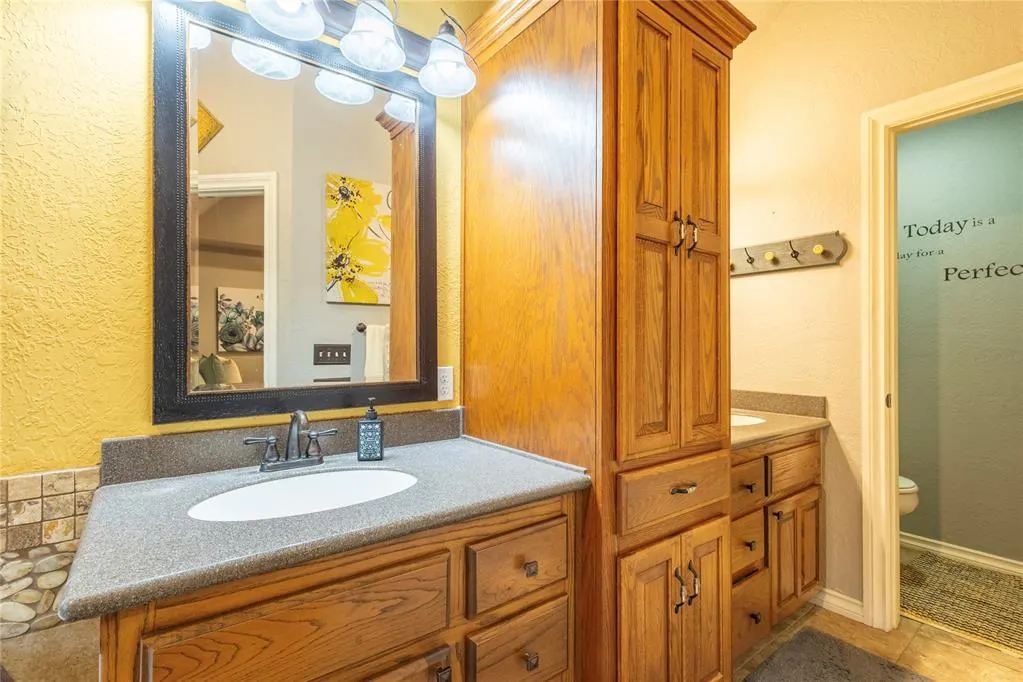 Photo 14 — 107 Clubhouse Drive, Elk City, OK 73644