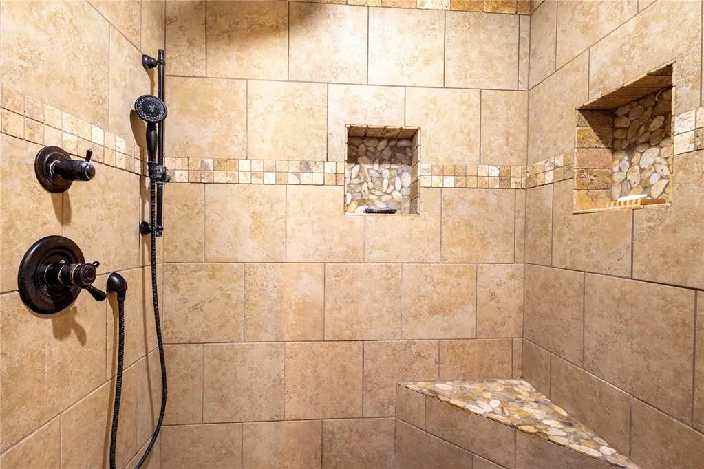 Photo 15 — 107 Clubhouse Drive, Elk City, OK 73644