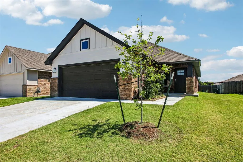 Photo 2 — 13928 Mondello Lane, Oklahoma City, OK 73170