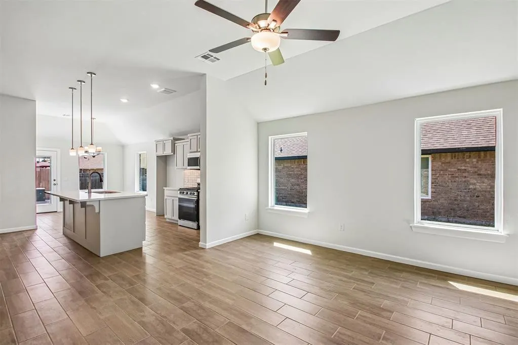 Photo 7 — 13928 Mondello Lane, Oklahoma City, OK 73170