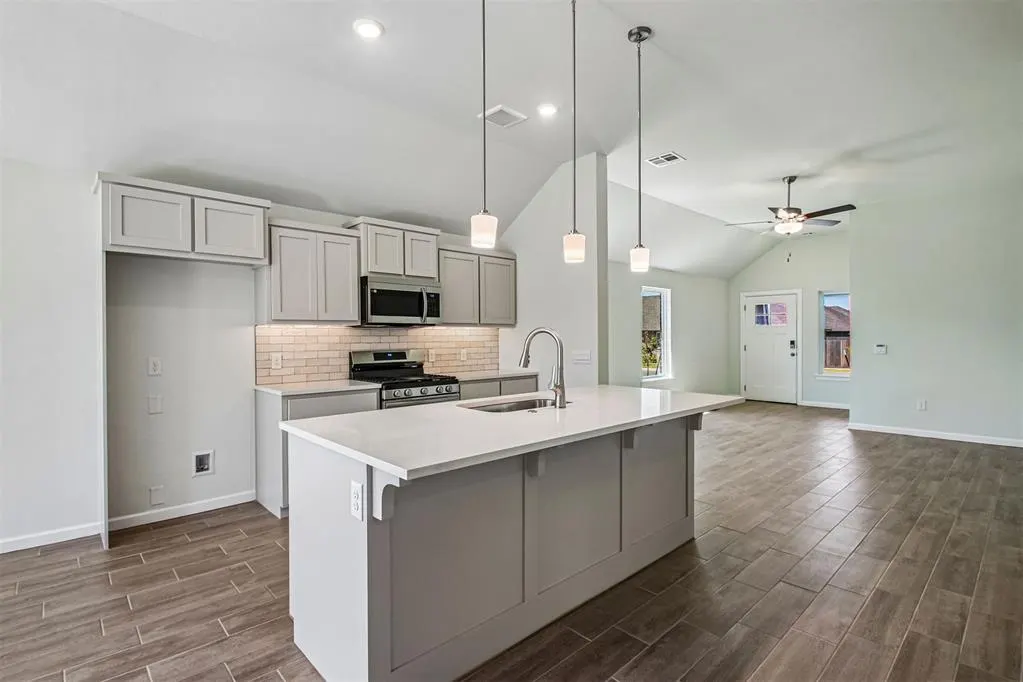 Photo 8 — 13928 Mondello Lane, Oklahoma City, OK 73170