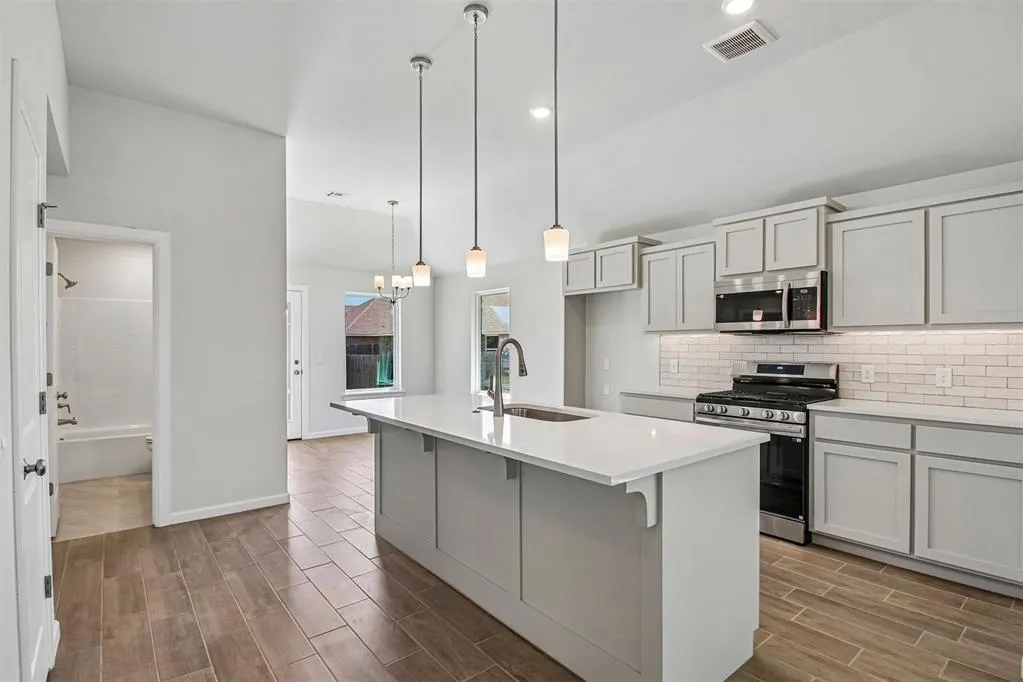 Photo 9 — 13928 Mondello Lane, Oklahoma City, OK 73170