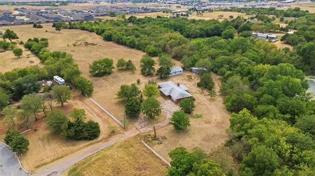 Photo 2 — 724 NE Blugil Drive, Piedmont, OK 73078