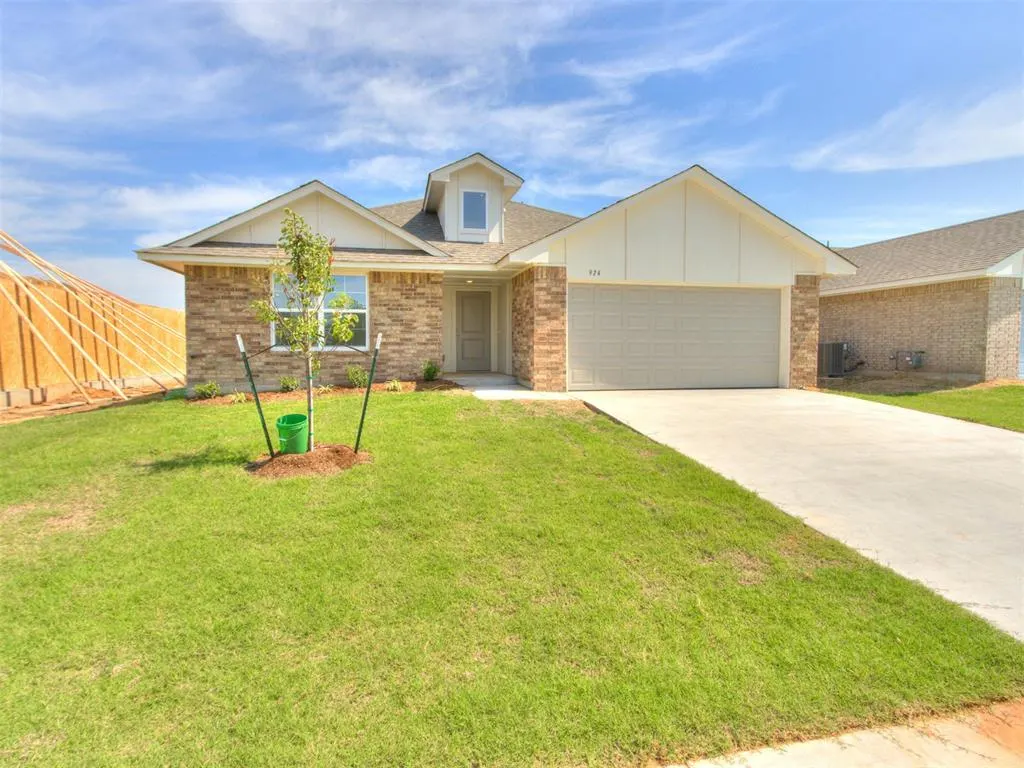 Front exterior — 924 Hazy Brook Circle, Chickasha, OK 73018