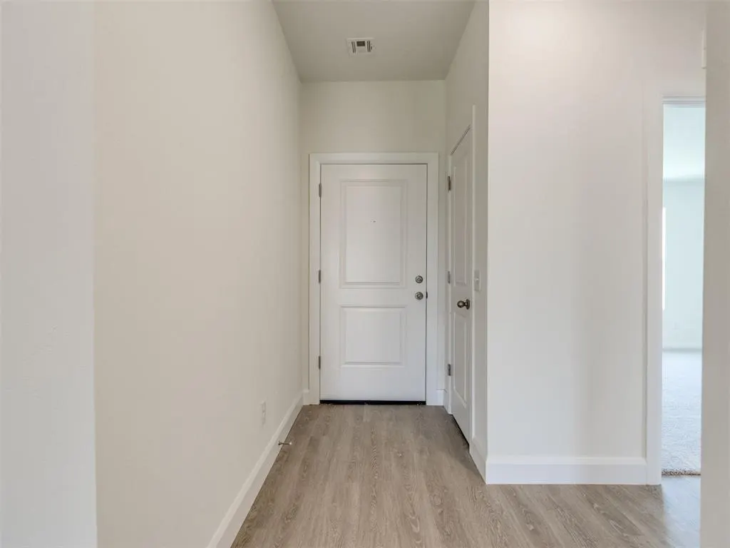 Photo 2 — 924 Hazy Brook Circle, Chickasha, OK 73018