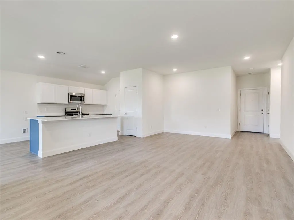 Photo 4 — 924 Hazy Brook Circle, Chickasha, OK 73018