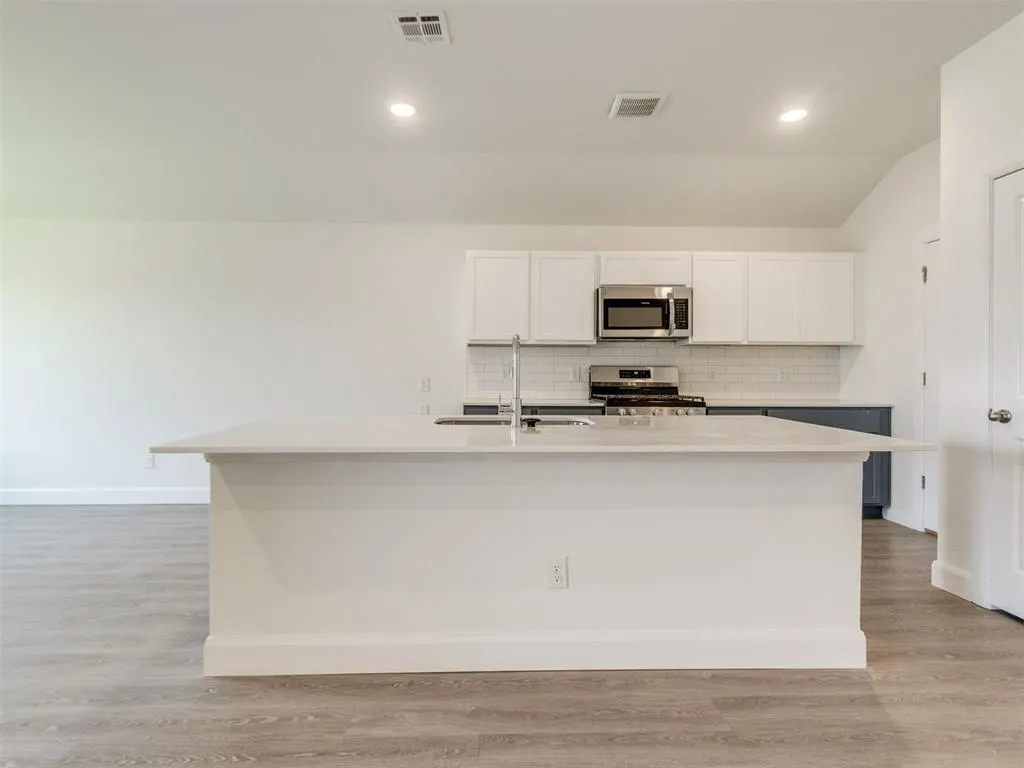 Photo 5 — 924 Hazy Brook Circle, Chickasha, OK 73018