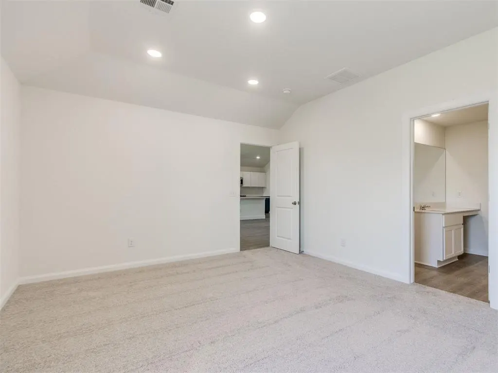 Photo 10 — 924 Hazy Brook Circle, Chickasha, OK 73018