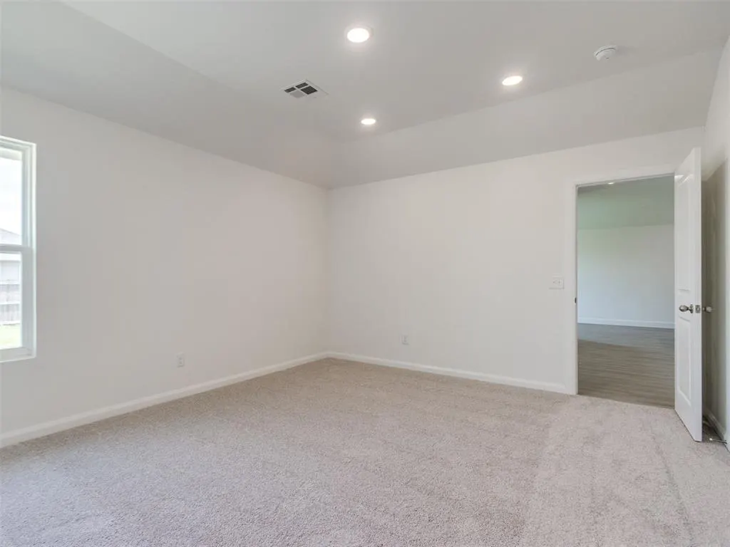 Photo 11 — 924 Hazy Brook Circle, Chickasha, OK 73018