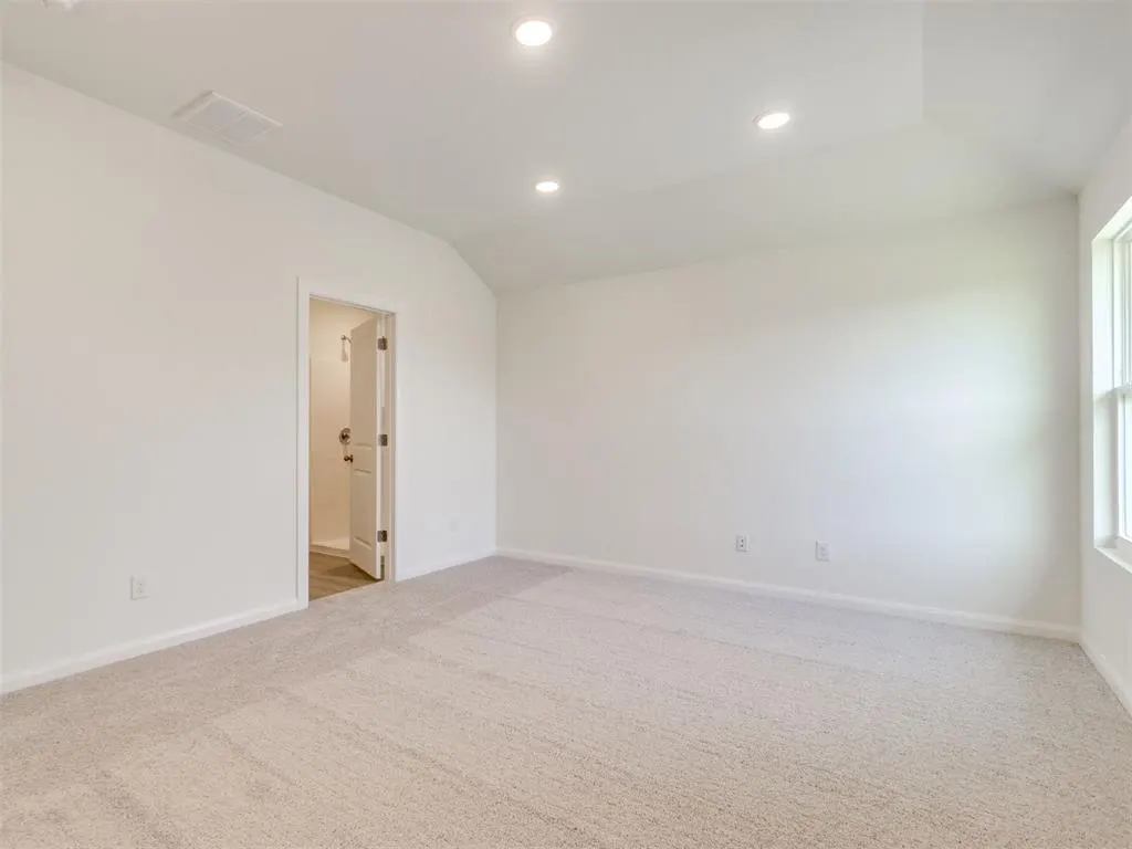 Photo 12 — 924 Hazy Brook Circle, Chickasha, OK 73018