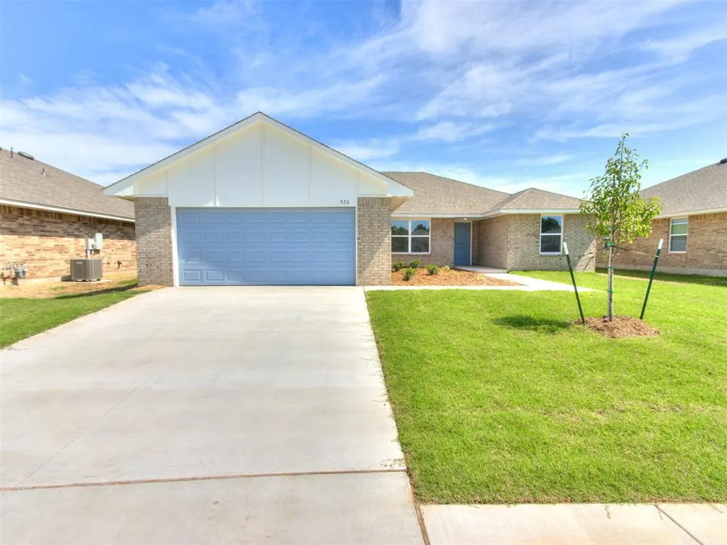 Front exterior — 920 Hazy Brook Circle, Chickasha, OK 73018