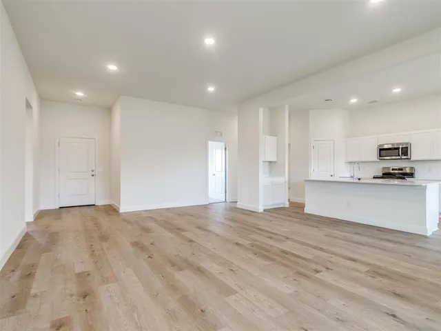 Photo 3 — 920 Hazy Brook Circle, Chickasha, OK 73018