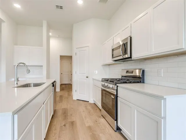 Photo 8 — 920 Hazy Brook Circle, Chickasha, OK 73018