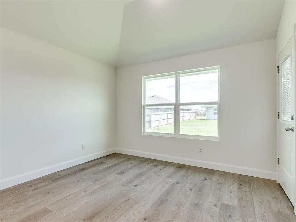 Photo 12 — 920 Hazy Brook Circle, Chickasha, OK 73018