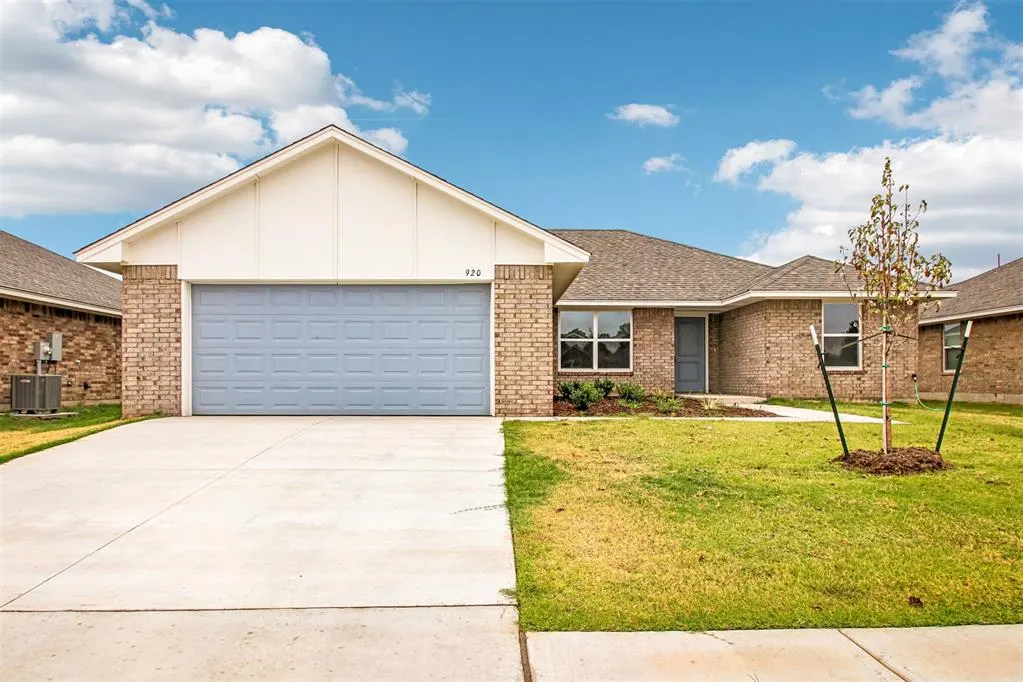 Front exterior — 920 Hazy Brook Circle, Chickasha, OK 73018