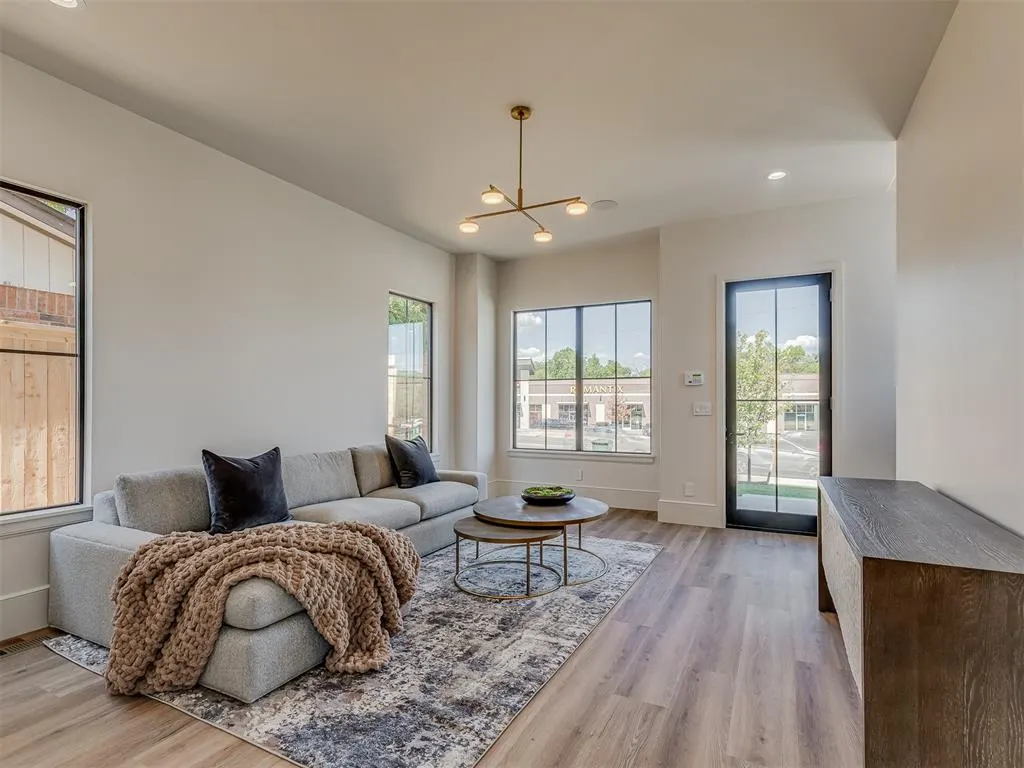 Photo 2 — 1738 Classen Boulevard, Norman, OK 73071