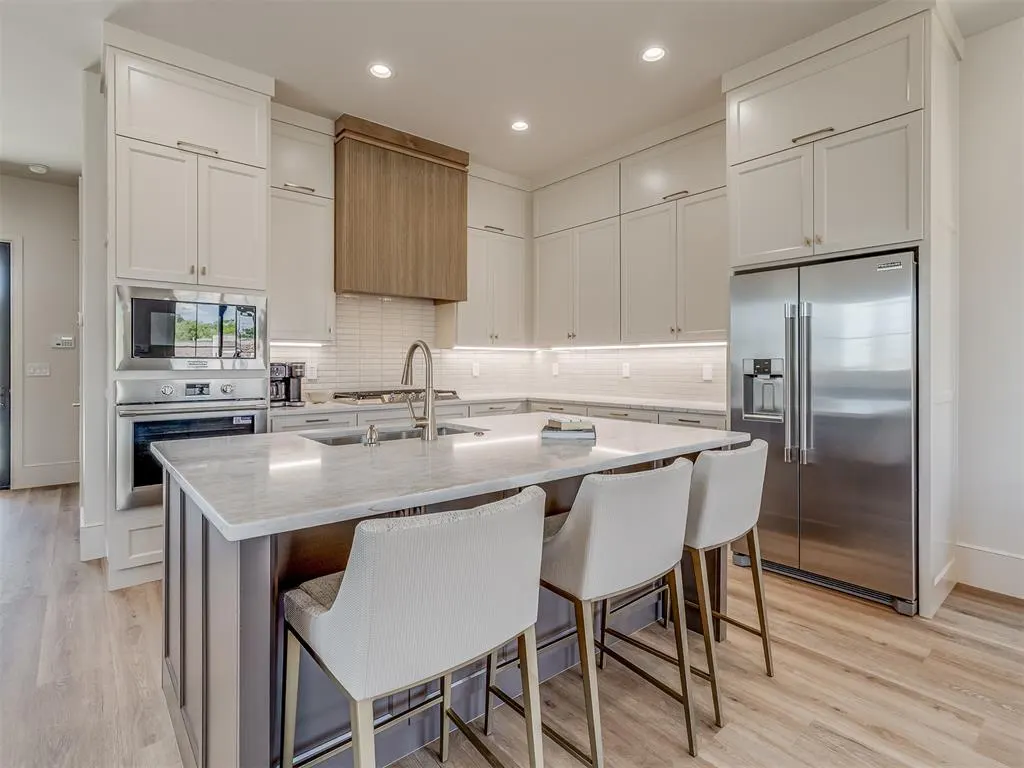Photo 3 — 1738 Classen Boulevard, Norman, OK 73071