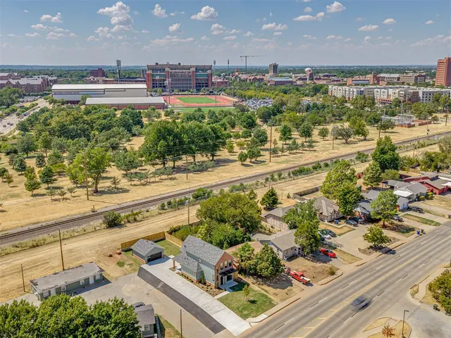 Photo 4 — 1738 Classen Boulevard, Norman, OK 73071