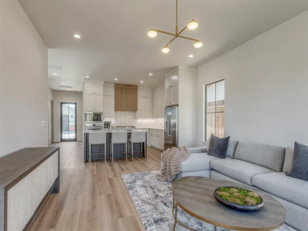 Photo 6 — 1738 Classen Boulevard, Norman, OK 73071