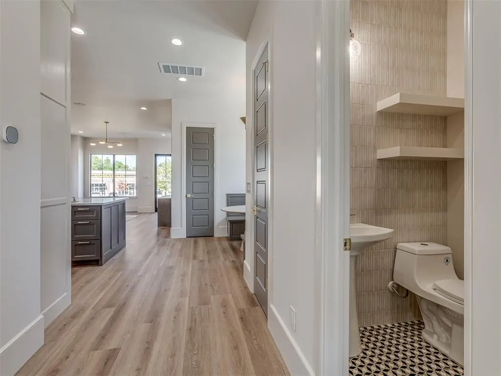 Photo 18 — 1738 Classen Boulevard, Norman, OK 73071