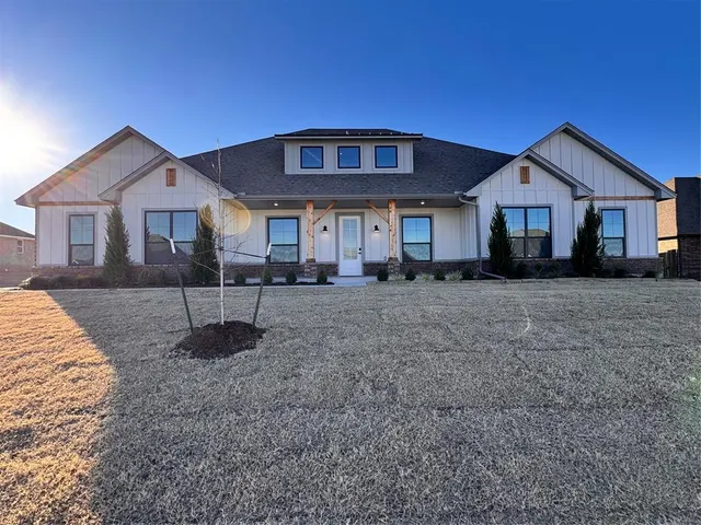 Photo 2 — 10140 NW 100th Street, Yukon, OK 73099