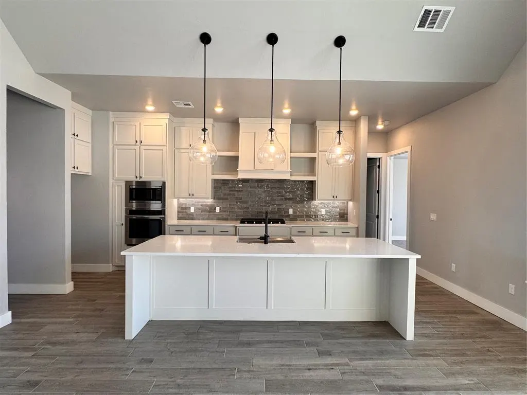 Photo 9 — 10140 NW 100th Street, Yukon, OK 73099