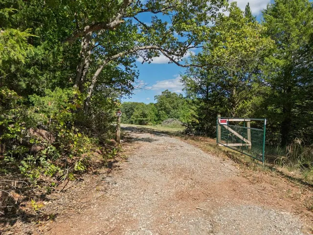 Photo 3 — 21427 S Rock Creek Road, Tecumseh, OK 74873