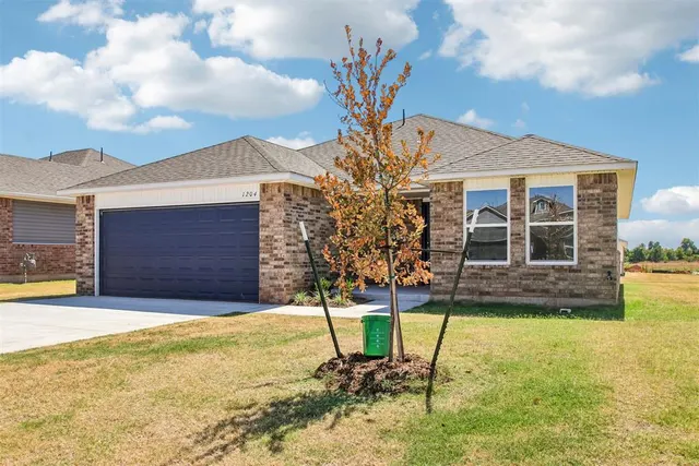 Photo 3 — 1204 E Ruger Lane, Mustang, OK 73064