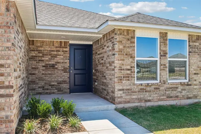 Photo 4 — 1204 E Ruger Lane, Mustang, OK 73064