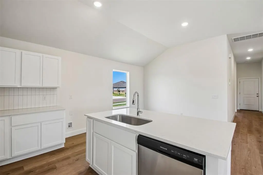 Photo 12 — 1204 E Ruger Lane, Mustang, OK 73064