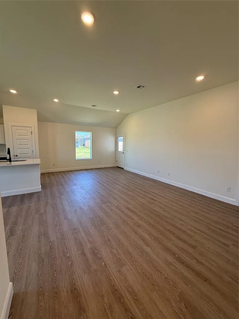 Photo 2 — 1205 E Stallion Lane, Mustang, OK 73064