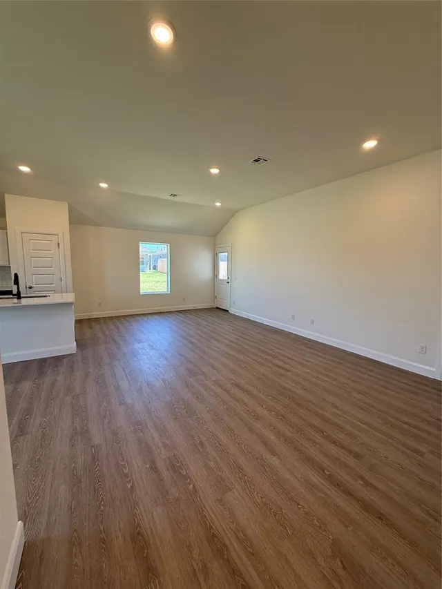 Photo 2 — 1205 E Stallion Lane, Mustang, OK 73064