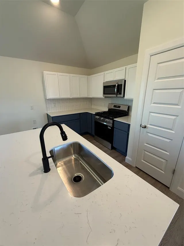 Photo 4 — 1205 E Stallion Lane, Mustang, OK 73064