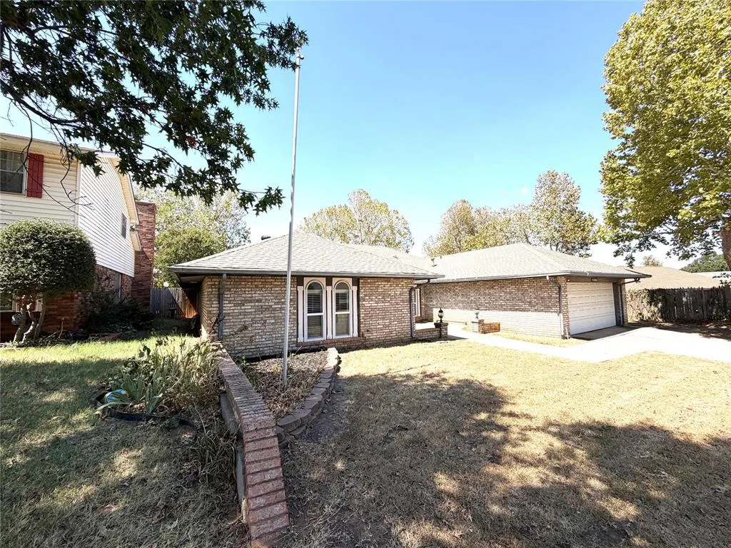 Photo 4 — 9217 Sutton Place, Oklahoma City, OK 73132