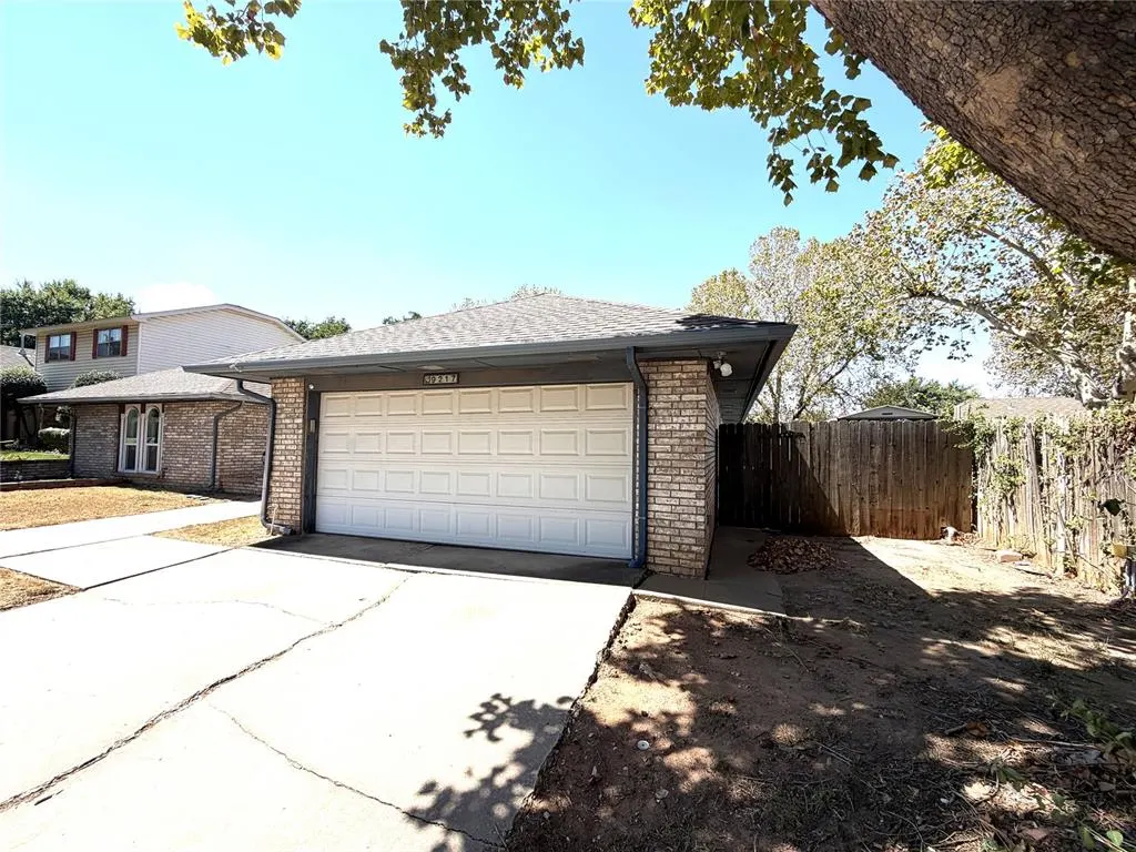 Photo 5 — 9217 Sutton Place, Oklahoma City, OK 73132