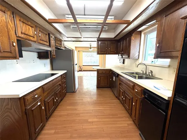 Photo 8 — 9217 Sutton Place, Oklahoma City, OK 73132