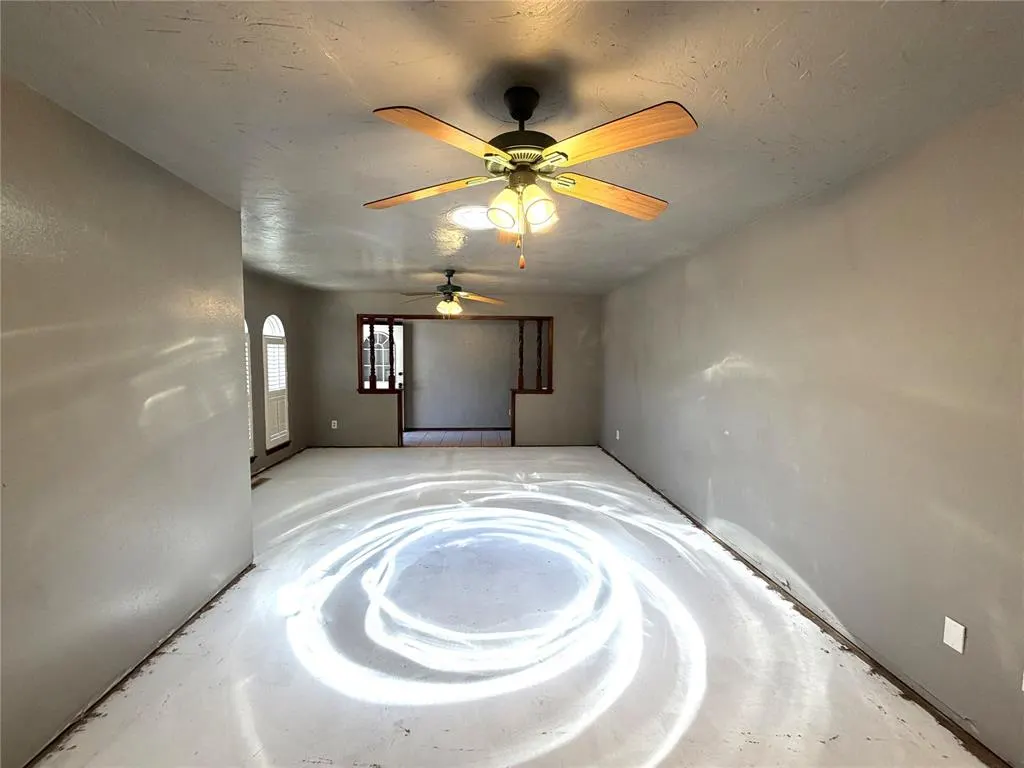 Photo 9 — 9217 Sutton Place, Oklahoma City, OK 73132