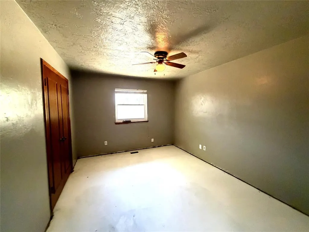 Photo 12 — 9217 Sutton Place, Oklahoma City, OK 73132