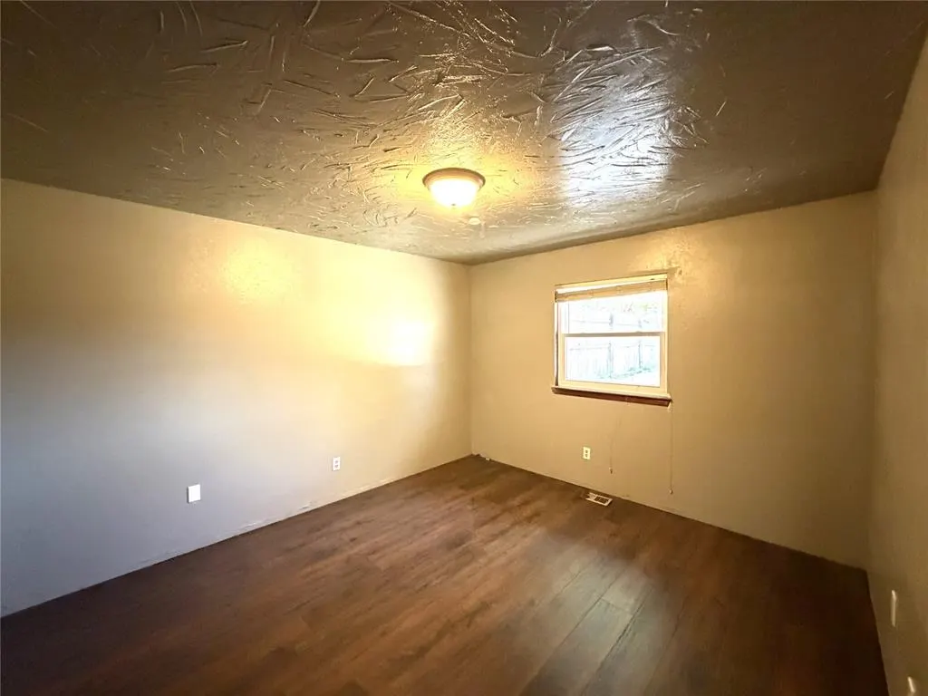 Photo 13 — 9217 Sutton Place, Oklahoma City, OK 73132