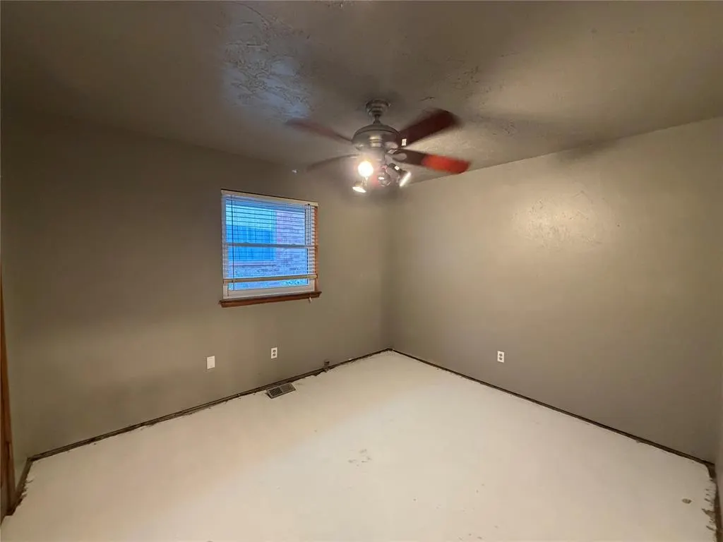 Photo 14 — 9217 Sutton Place, Oklahoma City, OK 73132