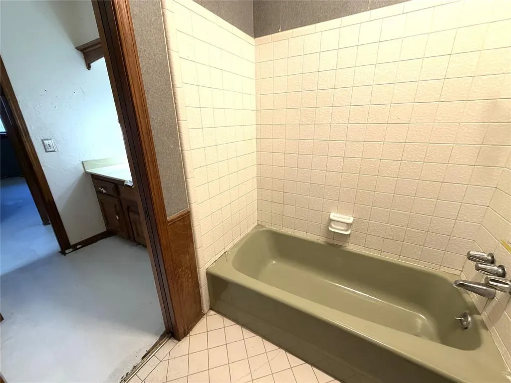 Photo 15 — 9217 Sutton Place, Oklahoma City, OK 73132