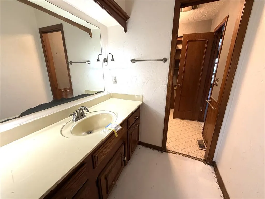 Photo 16 — 9217 Sutton Place, Oklahoma City, OK 73132