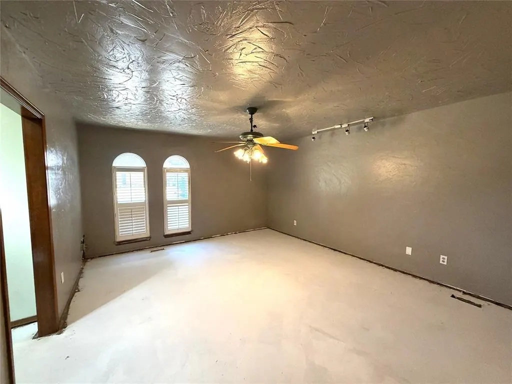 Photo 17 — 9217 Sutton Place, Oklahoma City, OK 73132