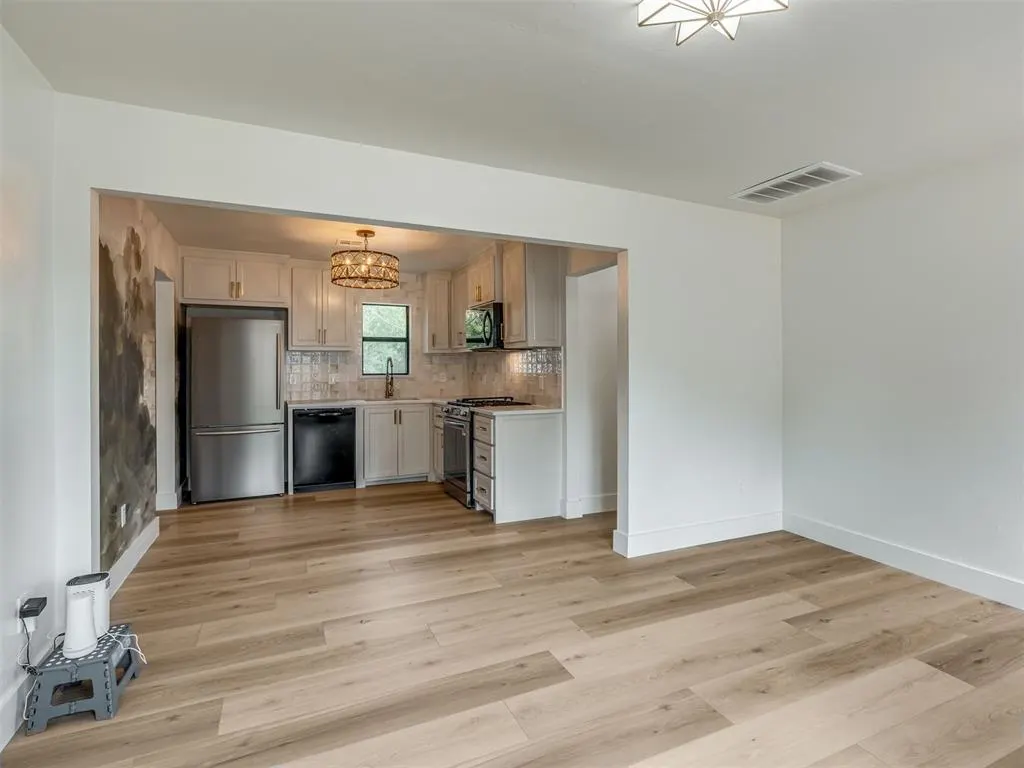 Photo 11 — 111 E 11th, Edmond, OK 73034